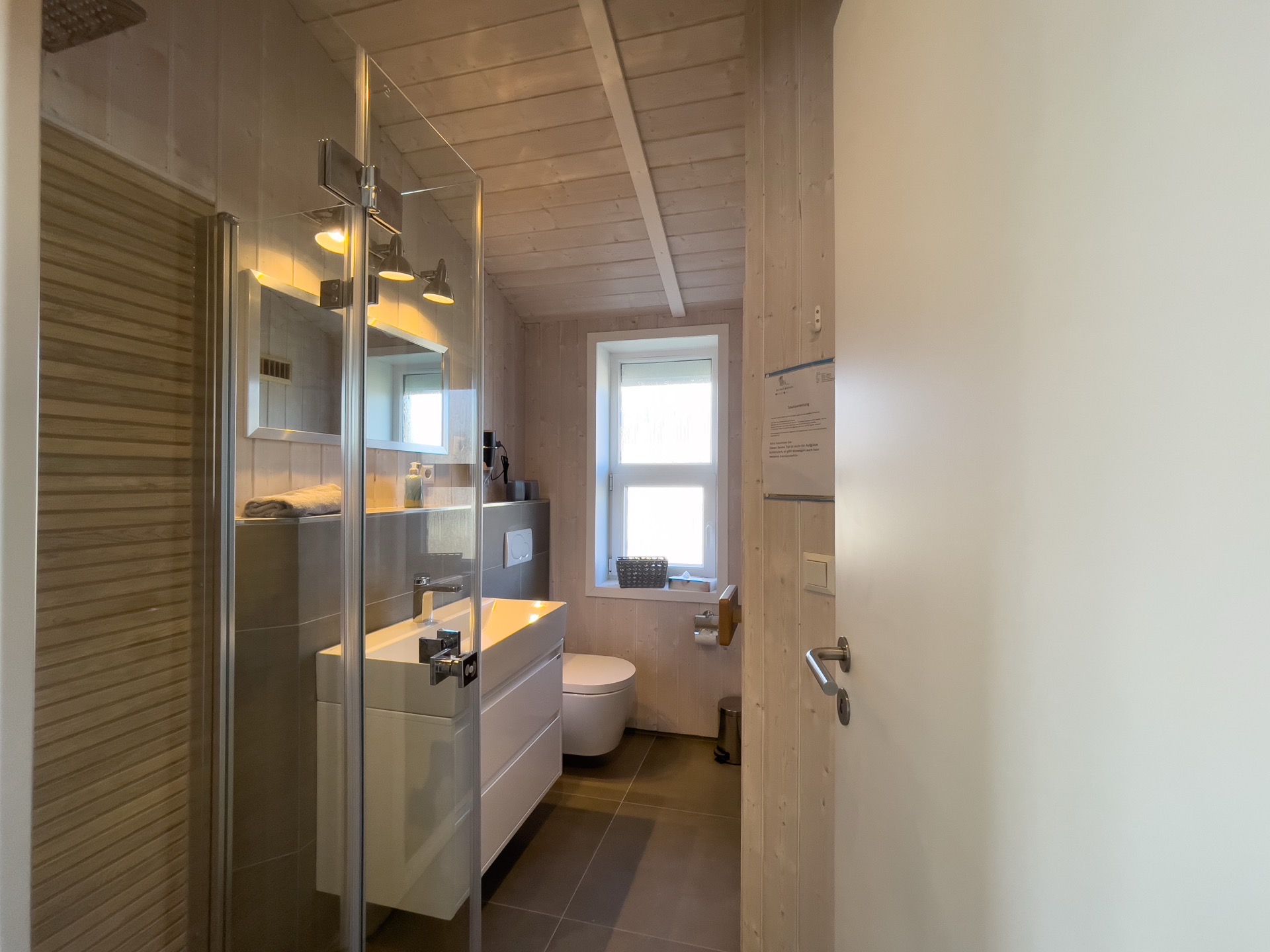 Küchenzeile mit Fenster