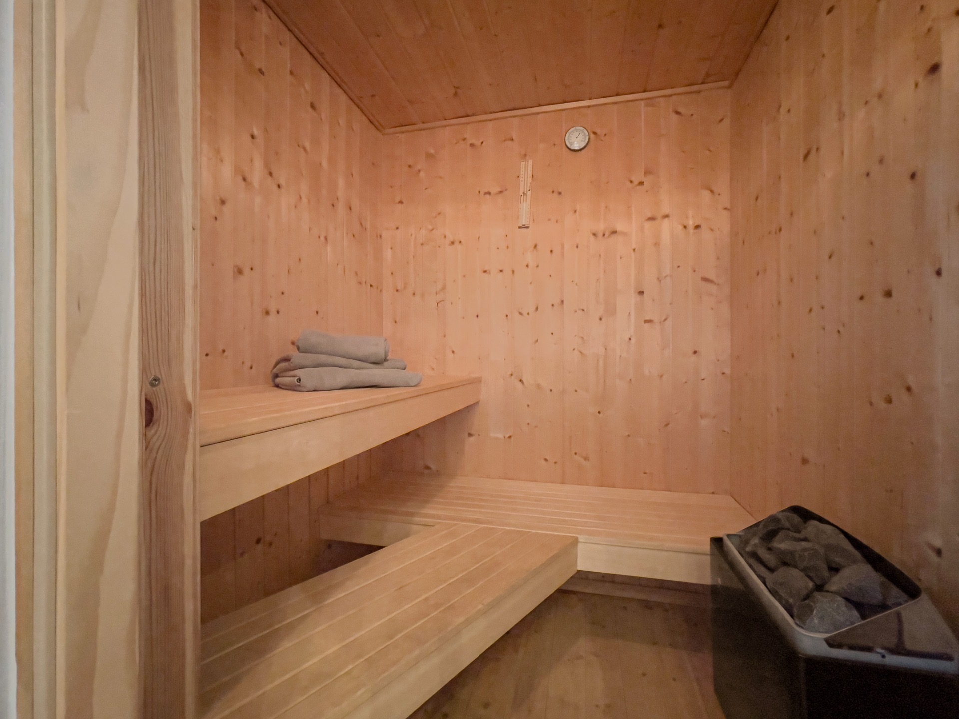 Bett im Schlafzimmer Erdgeschoss