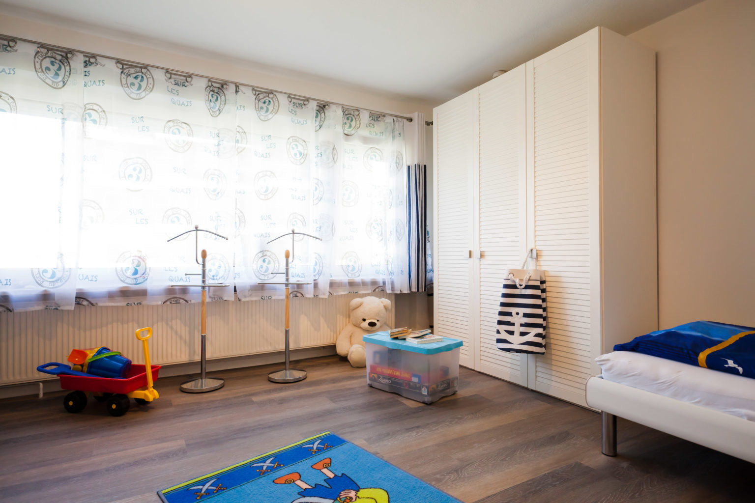 Außenansicht des Hauses mit Garten